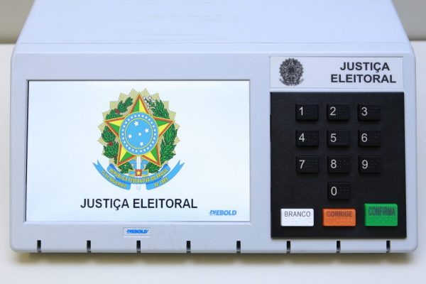 ELEIÇÕES 2026 Atenção, eleitor: local de votação pode mudar até domingo (25); saiba como consultar antes de sair de casa